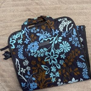 Vera Bradley tri fold travel hanging case